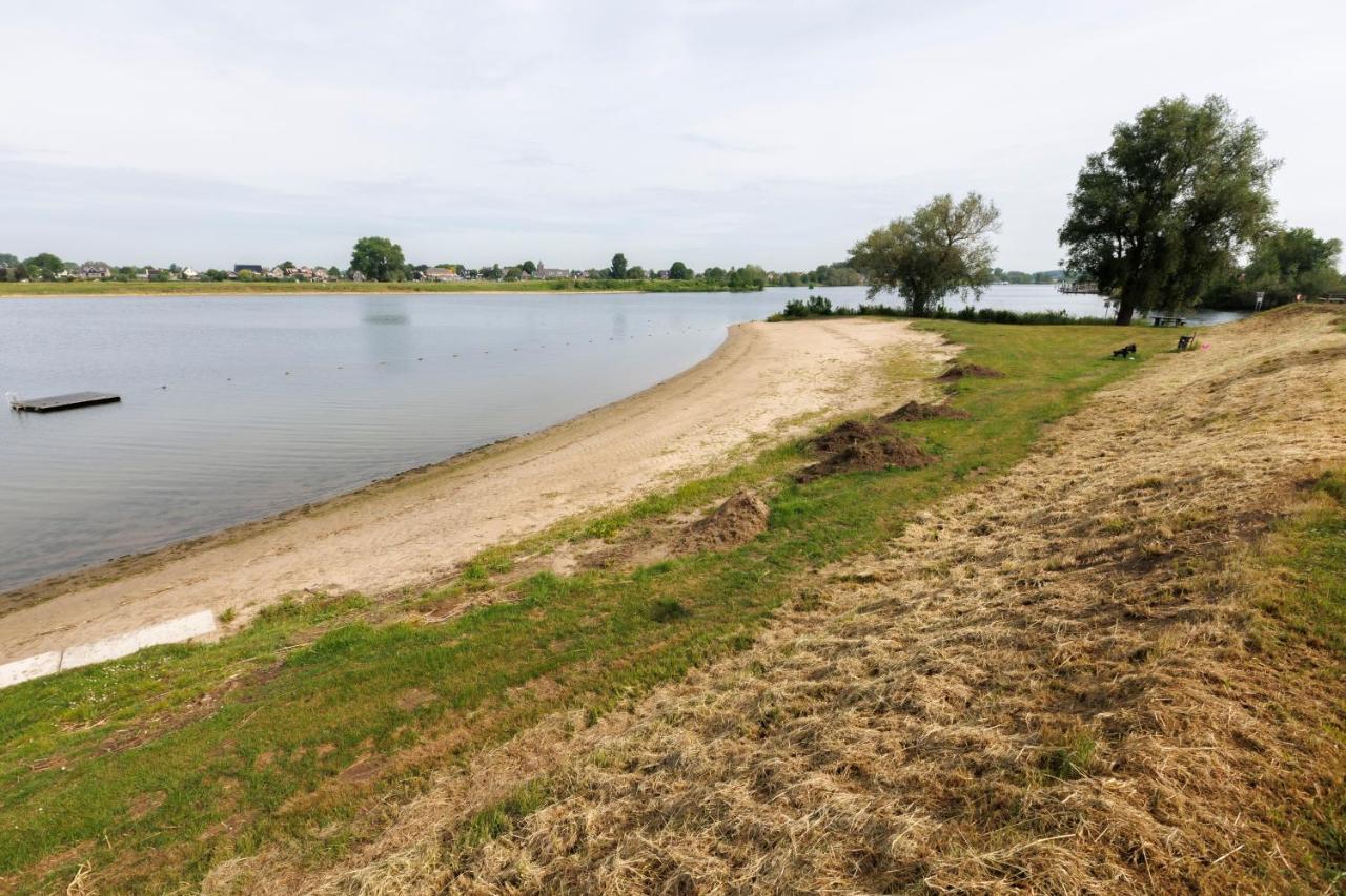 Cool Huisje Aan De Maas Op-Andel Exterior foto