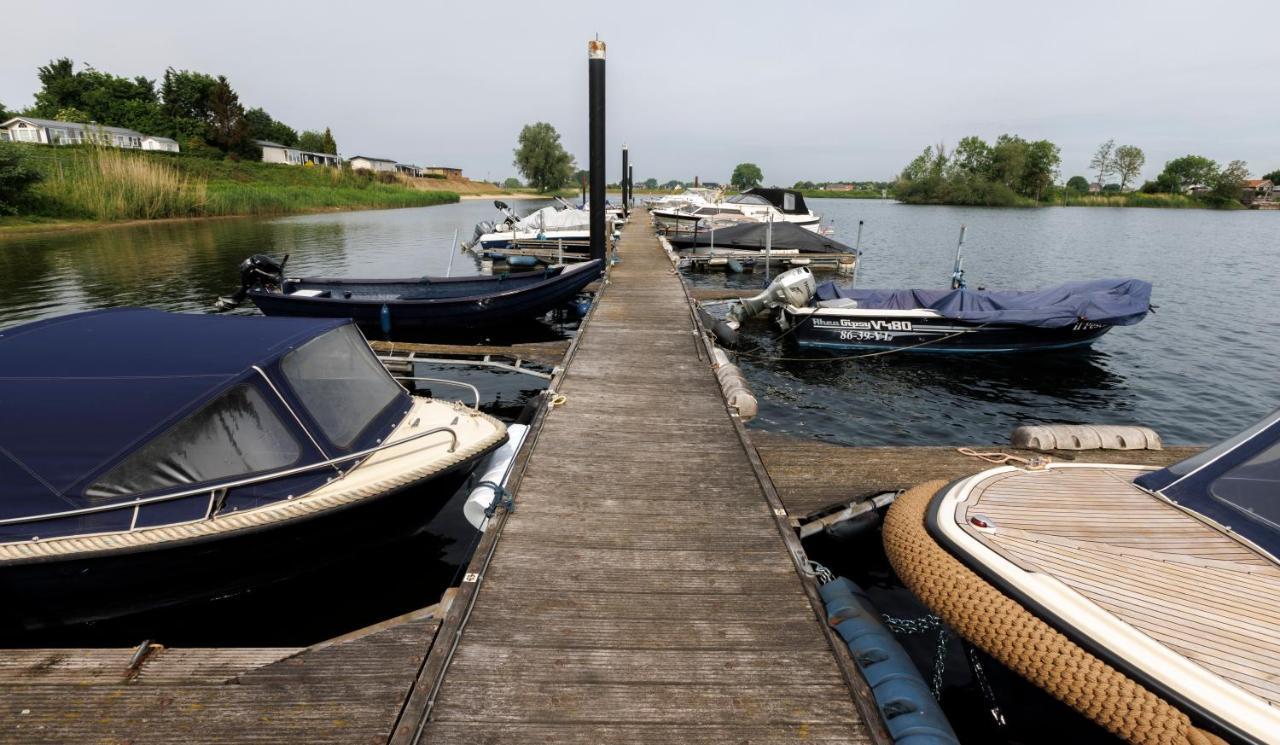 Cool Huisje Aan De Maas Op-Andel Exterior foto