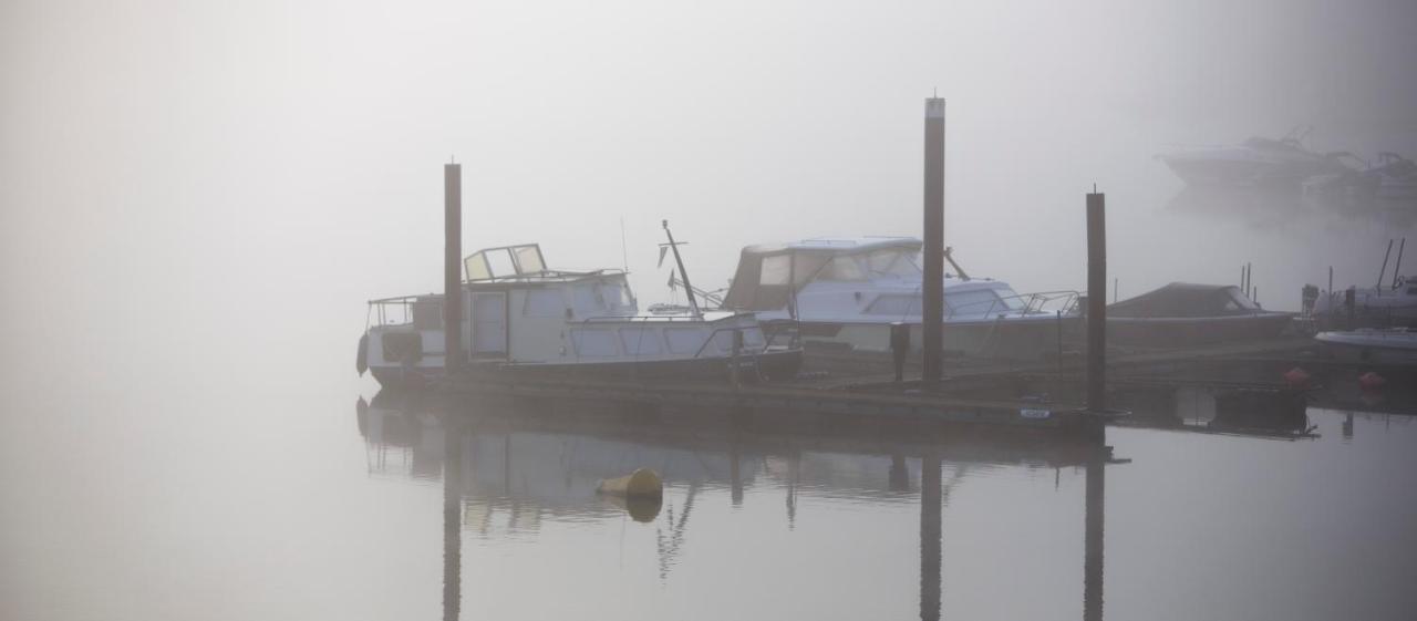 Cool Huisje Aan De Maas Op-Andel Exterior foto
